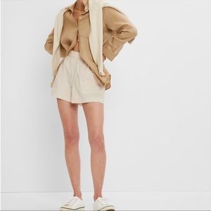 GAP Off-Duty Shorts in birch beige